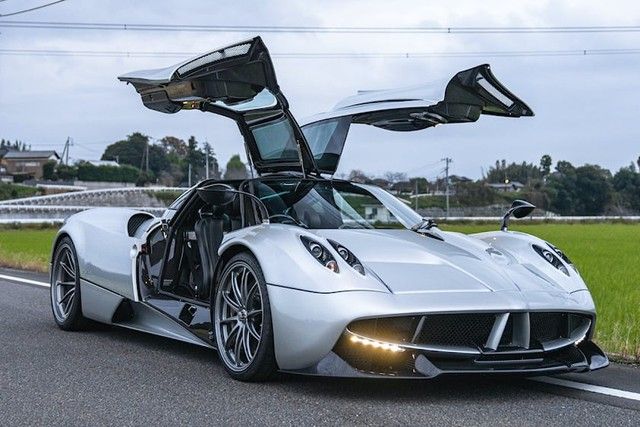 Pagani Huayra siêu nhanh, siêu hiếm lần này lên kệ: Phần option một mình cũng đã hơn 4 tỷ đồng - Ảnh 2.