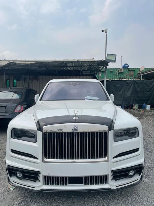 Tiếp tục khám phá chiếc Rolls-Royce Cullinan Mansory đầu tiên tại Việt Nam - Một sản phẩm độc đáo vừa đến tay đại gia để thưởng ngoạn trong kỳ nghỉ Tết - Xem ảnh 2.