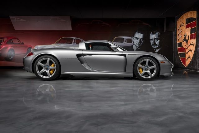 Porsche Carrera GT đấu giá với giá 2 triệu USD - Hình ảnh số 2.