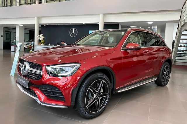 Táo giao thông cùng Á hậu doanh nhân mua cá chép Mercedes-Benz GLC 300 với giá 2,5 tỷ đồng để chào đón năm mới - Ảnh 4.