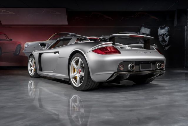 Porsche Carrera GT đấu giá với giá 2 triệu USD - Ảnh 3.