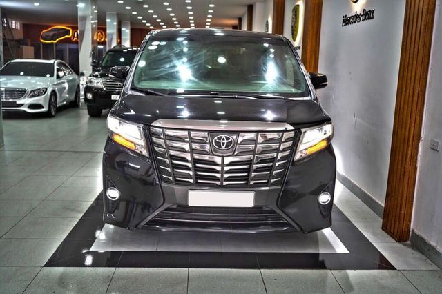 Toyota Alphard vẫn là biểu tượng của sự giàu có với giá bán hơn 3 tỷ đồng sau 5 năm - Hình 2.