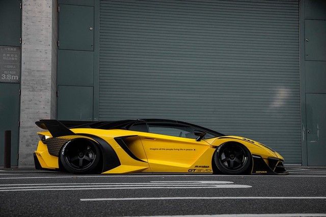 Phiên bản Lamborghini Aventador độ Liberty Walk mới là lựa chọn thú vị cho những doanh nhân giàu có tại Việt Nam: Bộ vỏ carbon riêng đã tốn kém hơn 4,2 tỷ đồng - Hình 4.