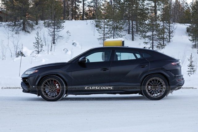 Lamborghini Urus Evo đã xuất hiện hoàn chỉnh mà không bị che chắn - Hình 2.