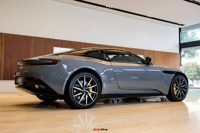 Thông tin chi tiết về chiếc xe Aston Martin DB11 màu China Grey, có giá 17,4 tỷ đồng mới về Việt Nam: Đặc biệt, chỉ riêng màu sơn của xe đã có giá cao hơn 1 tỷ đồng - Hình 2.