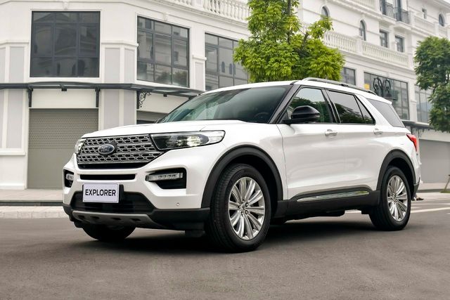 Người tiêu dùng Việt phải bỏ thêm 300 triệu đồng để mua Ford Explorer 2022 sớm hơn, mặc dù không kịp có xe đi Tết - Hình 1.