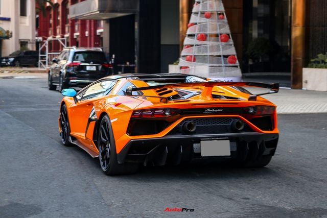 Khám phá chi tiết Lamborghini Aventador SVJ Roadster màu cam vừa về Việt Nam - Ảnh 18.