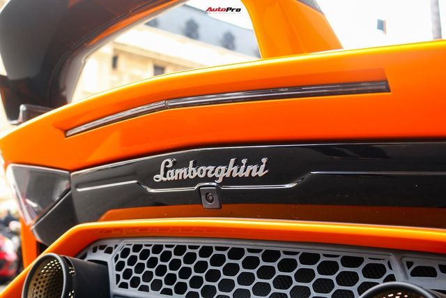 Khám phá chi tiết Lamborghini Aventador SVJ Roadster màu cam vừa về Việt Nam - Ảnh 10.