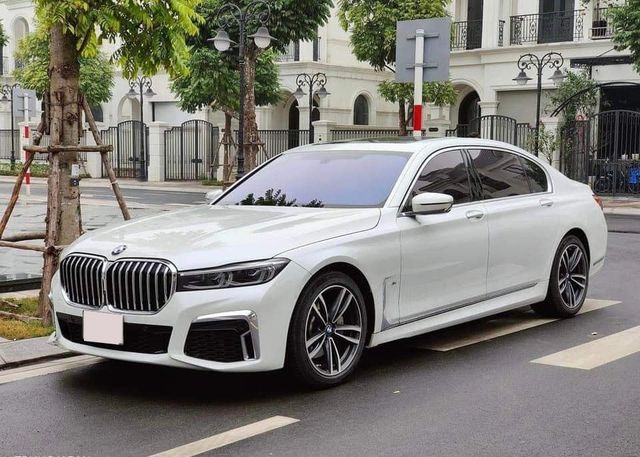 Lướt 11.000km, BMW 730Li M Sport rao bán với giá hấp dẫn - Hình 1.