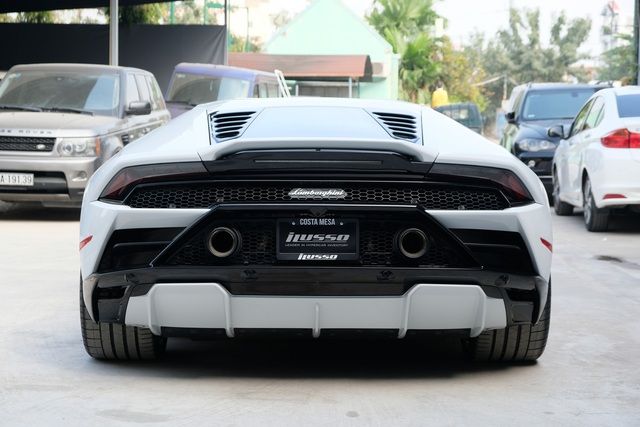 Chủ nhân của chiếc Lamborghini Huracan EVO RWD duy nhất tại Việt Nam đã chi ra hàng trăm triệu đồng để nâng cấp chiếc xe cho dịp Tết - Ảnh 4.