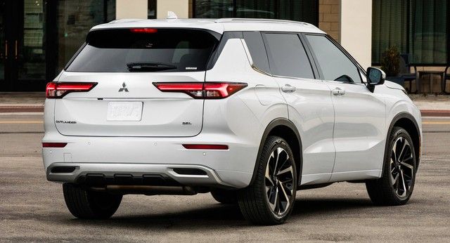 Mitsubishi Outlander phiên bản mới không chỉ đẹp mà còn có khả năng thêm vào phiên bản thể thao, với chi tiết ống xả mới đáng chú ý - Hình 2.