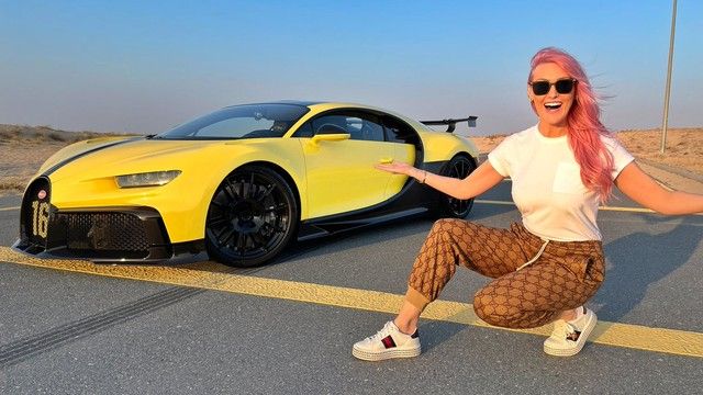 Supercar Blondie và các nữ vlogger siêu xe nổi tiếng thế giới: Một người kiếm 17 triệu USD trong 3 năm, một người chỉ vì đam mê - Ảnh 1.