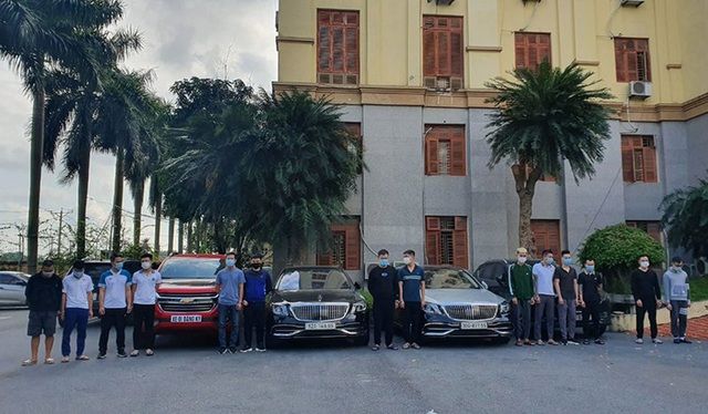 Ghi lại cận cảnh của dàn xe hạng sang, đặc biệt là Mercedes-Maybach, bị thu giữ trong đường dây đánh bạc trị giá gần 14 nghìn tỷ - Hình 7.