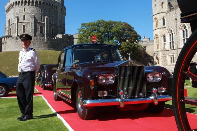 Dù đã 95 tuổi, Nữ hoàng Anh vẫn khiến giới mê xe phải ngưỡng mộ: Rolls-Royce, Bentley đủ cả, nhưng hơn 30 chiếc Jaguar, Land Rover mới làm nổi bật - Ảnh 2.