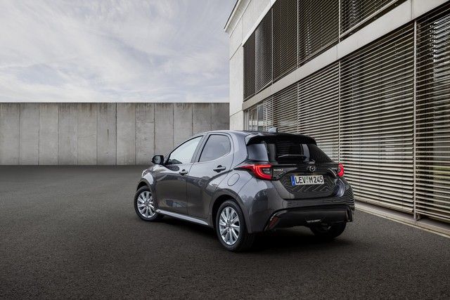 Mazda2 Hybrid 2022 chào đời: Phiên bản đối thủ Toyota Yaris, tiết kiệm nhiên liệu dưới 4L/100km - Hình 3.