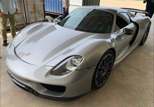 Đại gia Việt 'đập hộp' Porsche 918 Spyder trị giá hàng trăm tỷ, từng thuê máy bay để vận chuyển siêu xe về nước - Ảnh 3.