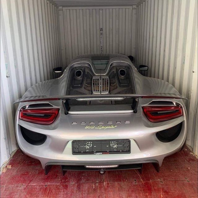 Đại gia Việt mở hộp Porsche 918 Spyder trăm tỷ, từng thuê máy bay chở siêu xe lên đường về nước - Ảnh 1.