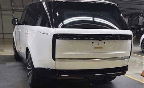 Cụm đèn hậu tốn nhiều giấy mực của Range Rover 2022 đã có bản độ đầu tiên, người dùng có thể tùy ý thay đổi giao diện đồ họa OLED - Hình 1.