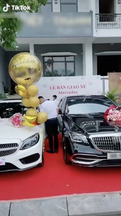 Chàng trai 20 tuổi, đến thành phố với hai bàn tay trắng, khoe rằng mua được Mercedes C300, nhưng bị trêu chọc: Cửa hàng xe quá ngưỡng mộ, đã tặng luôn chiếc Maybach à? - Ảnh 4.