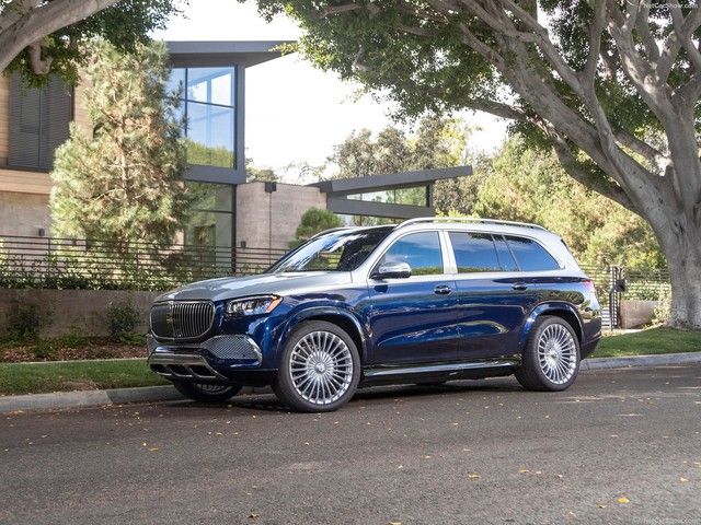 Mercedes-Maybach GLS 600 sẽ lộ diện trong sự kiện ra mắt ngày mai tại Việt Nam, mang theo đầy đủ trang bị và sang trọng như phiên bản nhập tư nhân, phù hợp với tầm giá 3,5 tỷ đồng, thích hợp cho các doanh nhân thành đạt.