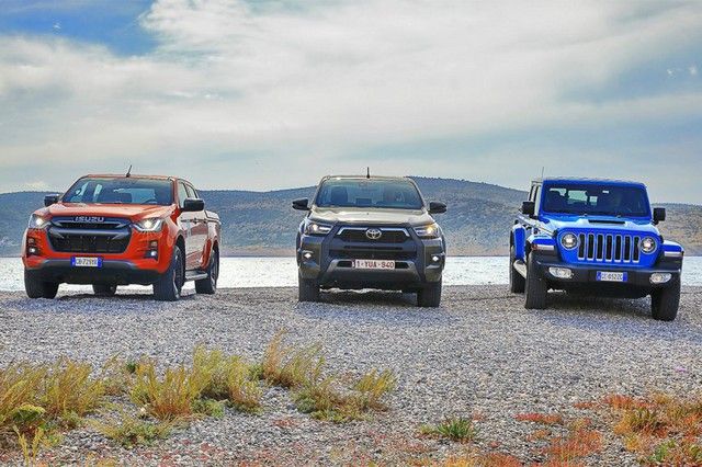 Toyota Hilux đạt danh hiệu Bán tải hàng đầu toàn cầu năm 2022 - Ảnh 1.