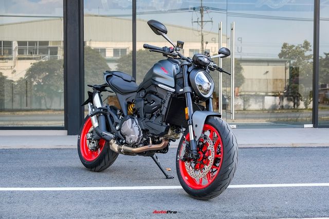 Ducati Monster 2022 lần đầu ra mắt tại Việt Nam, có giá từ 439 triệu đồng - Hình 1.