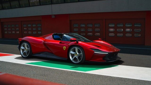 Cựu giám đốc thiết kế Ferrari phê phán siêu xe 2,3 triệu USD mới: Ấn tượng nhưng không đẹp - Hình 1.