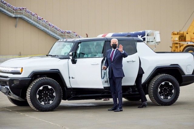Tổng thống Mỹ lái thử hết tốc độ của GMC Hummer EV 1.000 mã lực để kiểm tra đội ngũ an ninh và hậu cần hết hồn - Ảnh 2.