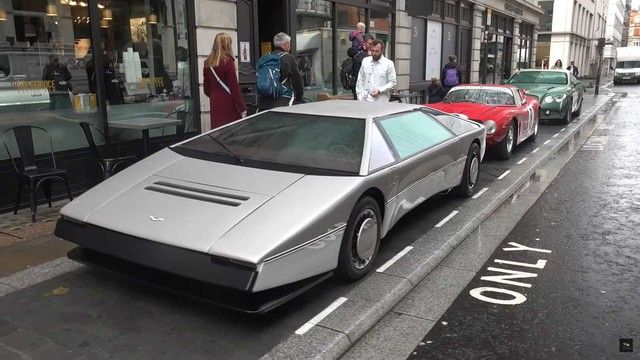 Aston Martin Bulldog - siêu xe độc nhất thế giới đột ngột lộ diện trên đường phố - Ảnh 1.