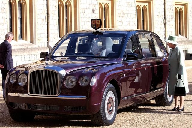 Dù đã 95 tuổi, Nữ hoàng Anh vẫn khiến cộng đồng mê xe phải ngưỡng mộ: Rolls-Royce, Bentley đủ cả, nhưng hơn 30 chiếc Jaguar, Land Rover mới làm nổi bật - Ảnh 4.