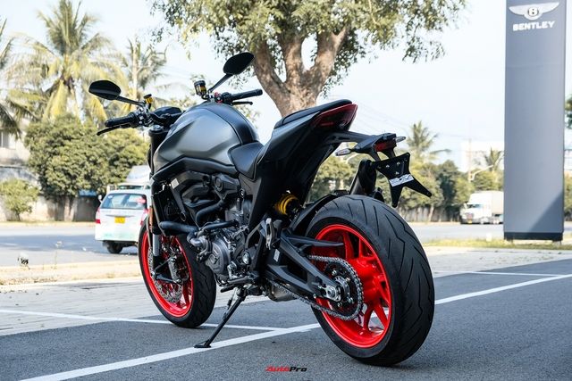 Ducati Monster 2022 lần đầu tiên ra mắt tại Việt Nam, có giá từ 439 triệu đồng - Hình 16.