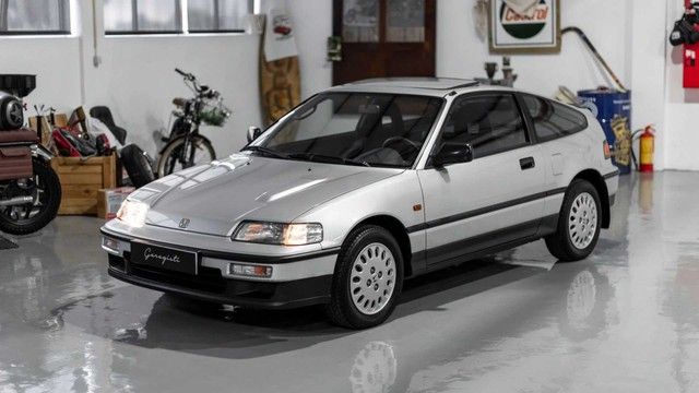 Honda CR-X 31 năm tuổi được rao bán với giá không thua kém xe sang, điều này khiến nhiều người bất ngờ.