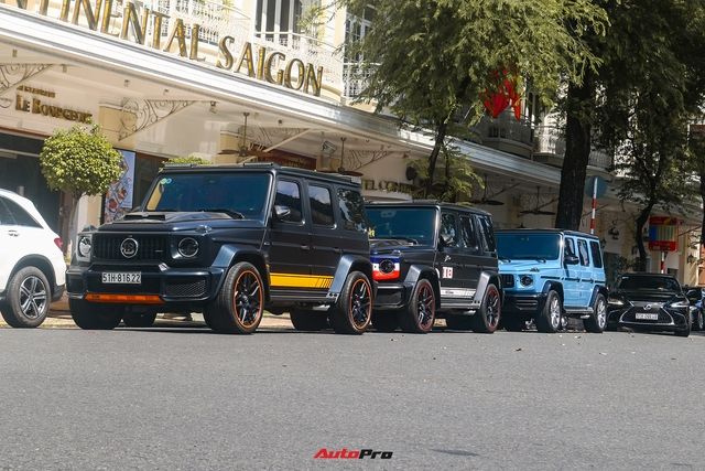 Hình ảnh 1: Chiếc Mercedes-AMG G 63 của Minh Nhựa độ mới tụ họp cùng hai chiếc của Nguyễn Quốc Cường và vợ chồng Đoàn Di Băng.