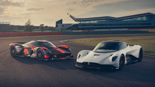 Aston Martin Valkyrie hoàn thành chiếc đầu tiên cho khách hàng giàu có, đối mặt với đối thủ Mercedes-AMG One - Ảnh 2.