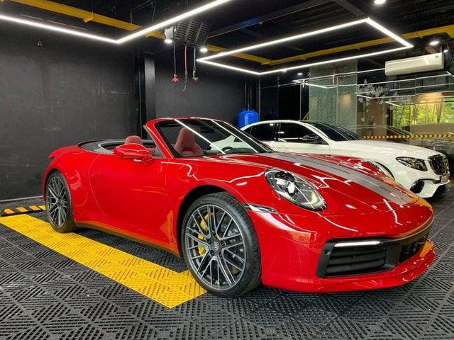 Khám phá chiếc Porsche 911 Carrera S Cabriolet độc nhất của đại gia Việt: Tiền 'chơi' ngang Mercedes E 300, vô-lăng ngang giá Honda SH - Hình 1.