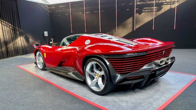 Cựu nhà thiết kế của Ferrari lên án vẻ đẹp mờ nhạt của siêu xe mới giá 2,3 triệu USD: Ấn tượng nhưng thiếu đi sự hài hòa - Hình ảnh 3.