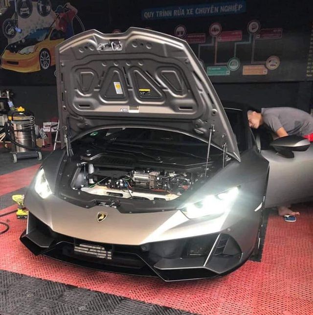 Lamborghini Huracan EVO đầu tiên đã về đến Việt Nam: Màu sơn hiếm, nội thất phản ánh phong cách độc đáo của chủ nhân - Hình 2.