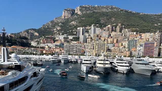 Hình ảnh xa hoa tại triển lãm du thuyền Monaco, nơi tập trung tài sản của những người giàu trên toàn thế giới - Ảnh 1.