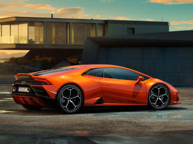 Chủ nhân của chiếc Lamborghini Huracan bị thu hồi xe ngay sau khi mua vì... lái xe về nhà - Hình ảnh 2.