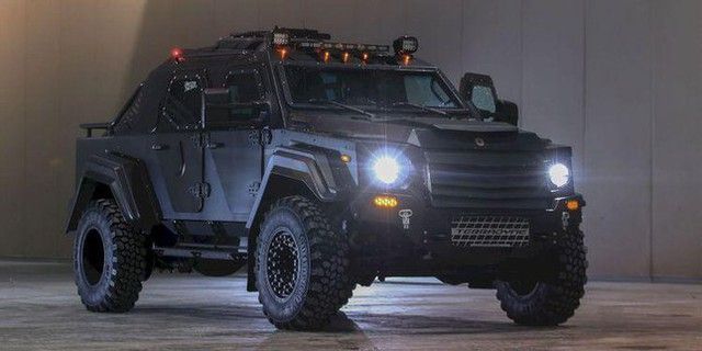 Terradyne Gurkha Pickup được sản xuất tại Canada, là một chiếc xe bọc thép 'độc đáo' mà không phải ai cũng có thể lái được. Tuy vậy, vẫn có một số khách hàng đã mua chiếc xe này, khiến nó trở thành một trong những phương tiện giao thông 'độc đáo' nhất trên thị trường.