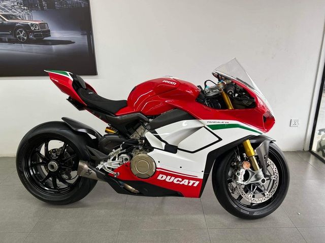 Trong thời gian chờ đợi siêu xe Koenigsegg, Hoàng Kim Khánh đã mua thêm Ducati Panigale V4 trị giá hàng tỷ đồng, với cảm xúc hồi hộp như 'bay bướm' - Ảnh 3.