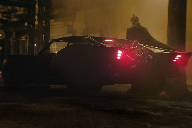 Batmobile có diện mạo mới trong siêu phẩm Hollywood: Giống Ford Mustang nhưng kiểu dáng gầm cao như SUV - Hình 4.