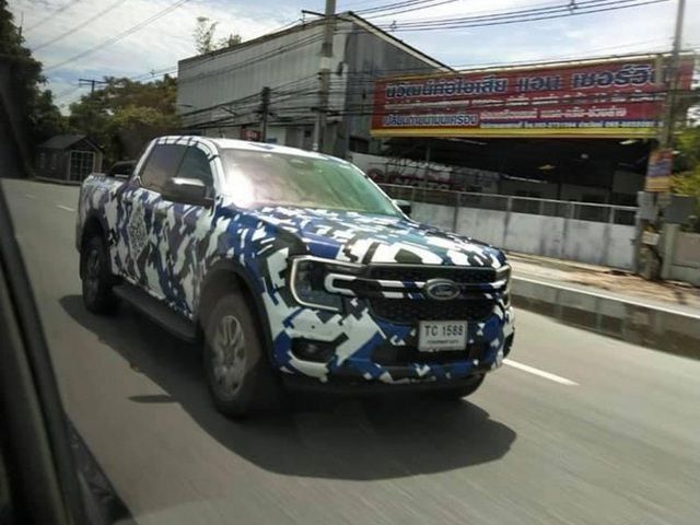 Ford Ranger 2022 lộ diện rõ nét trên đường phố: Giống như phiên bản thu nhỏ của F-150, được cho là trang bị động cơ mạnh nhất trong phân khúc, sẽ sớm được ra mắt tại Việt Nam - Ảnh 1.