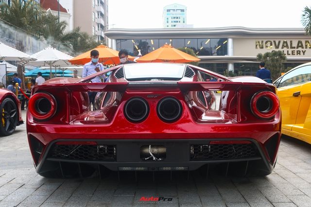 Ford GT và Ferrari 488 Pista Spider lần đầu 'xuống phố', tỏa sáng tại thánh địa siêu xe mới ở TP.HCM - Ảnh 5.