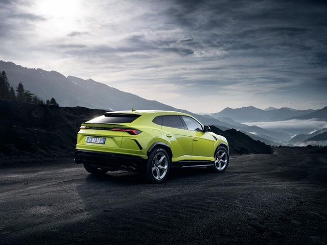 Mặc dù có giá thành cao đắt như vậy, Lamborghini Urus vẫn đạt kỷ lục bán hàng với 15.000 chiếc, không màng đến đại dịch Covid-19 - Ảnh 3.