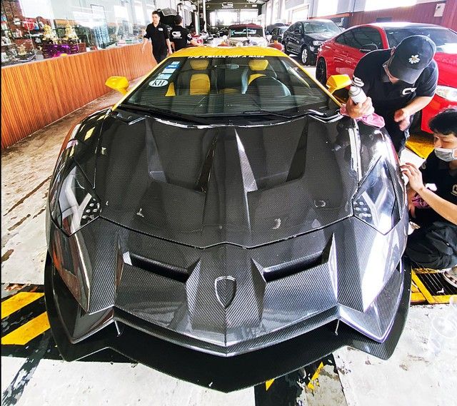 Doanh nhân Việt chơi lớn: Tháo sạch Lamborghini Aventador, trang bị bộ vỏ carbon đầu tiên, sẵn sàng cho sự kiện 'đại tiệc siêu xe' VietRally - Ảnh 1.