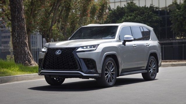 Ra mắt Lexus LX 600 phiên bản mới: Sự đổi mới từ ngoại thất đến nội thất, chiếc xe siêu sang đấu với Mercedes-Maybach GLS 600 - Hình 10.