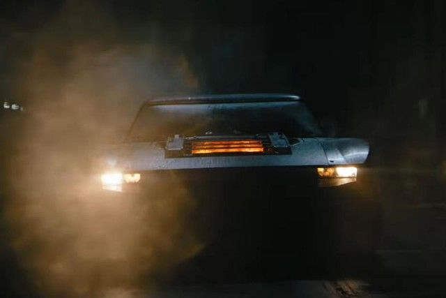 Batmobile có hình dáng mới trong bom tấn Hollywood: Giống Ford Mustang nhưng kiểu dáng gầm cao như SUV - Hình 2.