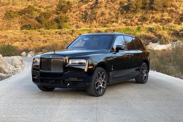 Đón sinh nhật ở xa nhà, một doanh nhân giàu có tại Sài Gòn đã mua ngay chiếc Rolls-Royce Cullinan Black Badge tại Đức để trải nghiệm, dù đã sở hữu cả bộ đôi Lamborghini - Hình ảnh 2.