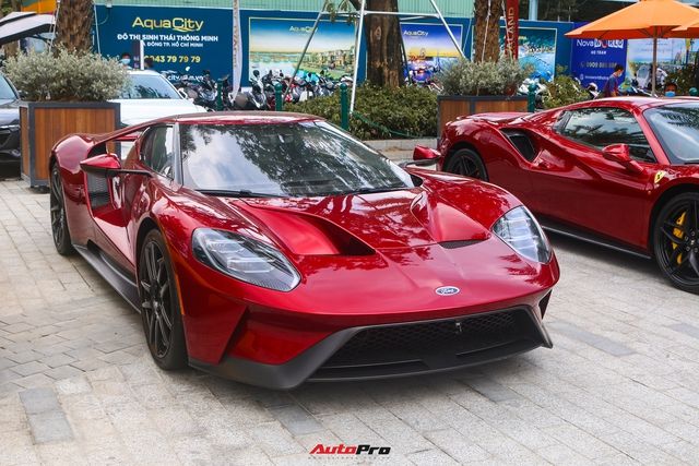 Ford GT và Ferrari 488 Pista Spider lần đầu xuất hiện tại thánh địa siêu xe mới ở TP.HCM - Ảnh 1.